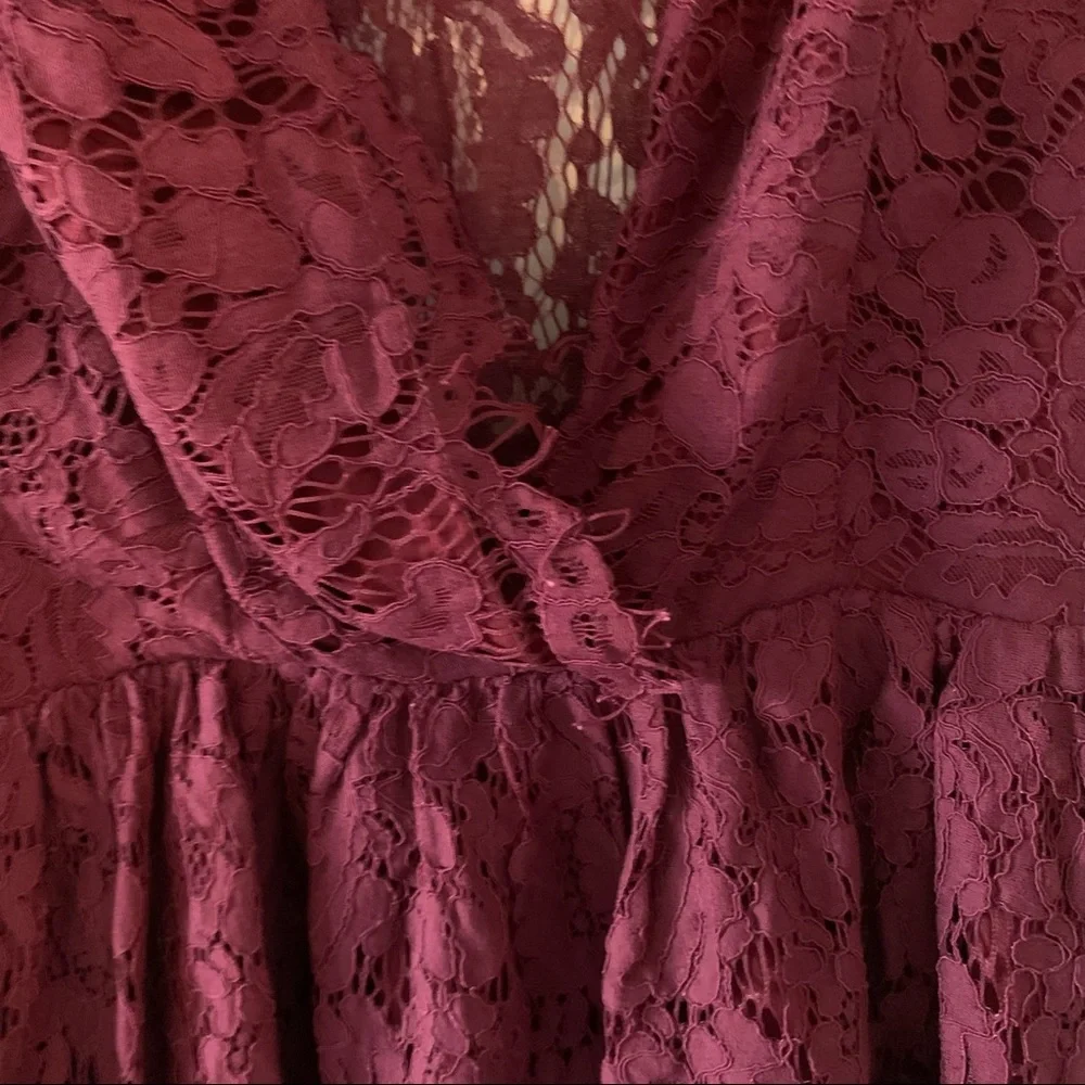 Tobi deep V Lace dress - Picture 4 of 7